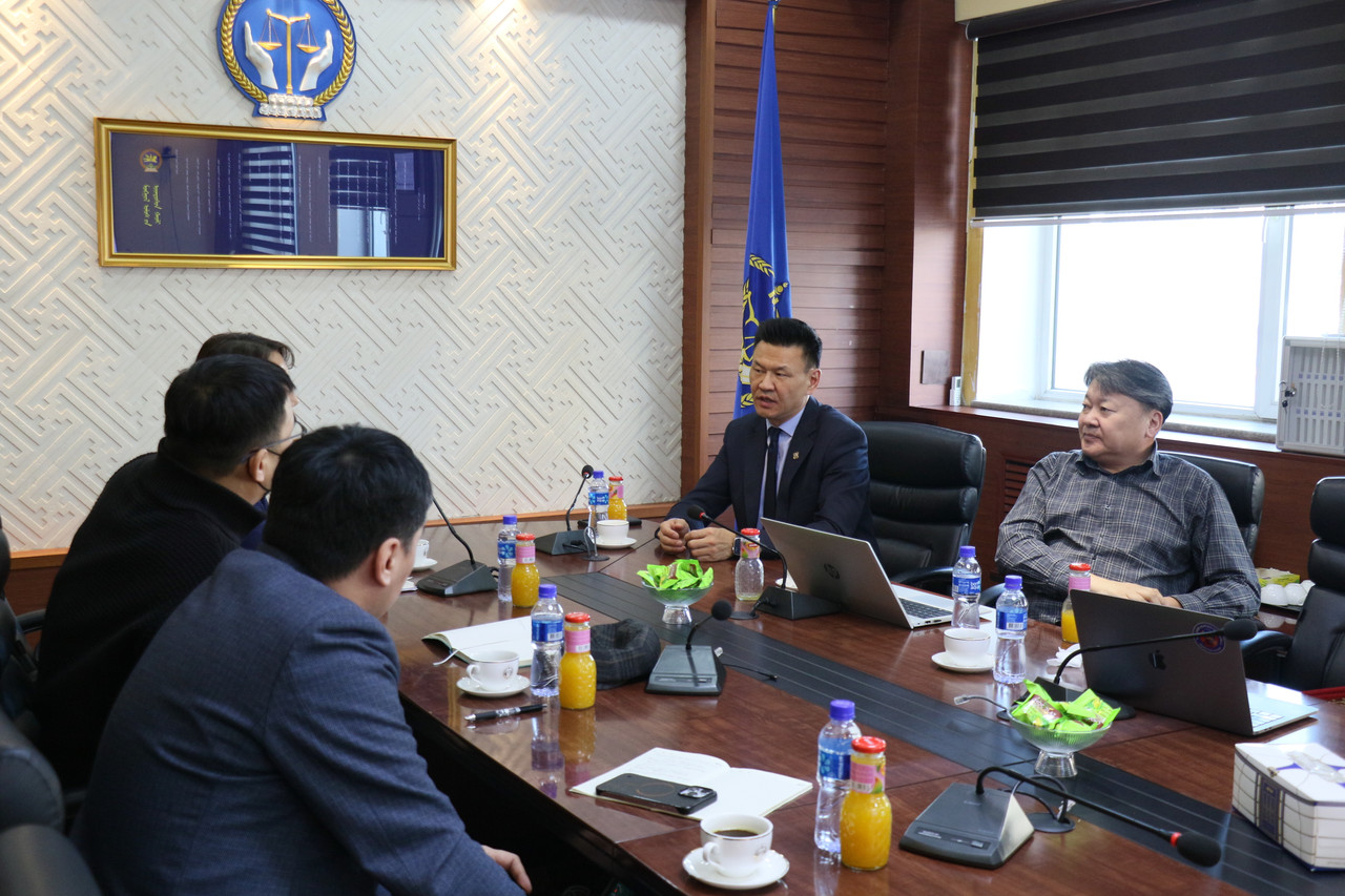 Хамтарсан уулзалт хийв