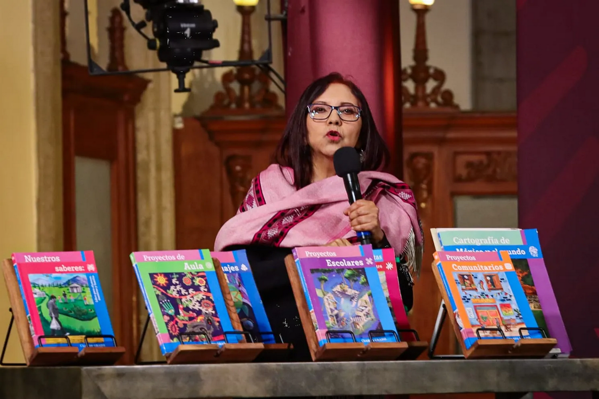 Impugna Presidencia suspensión provisional para detener distribución de libros