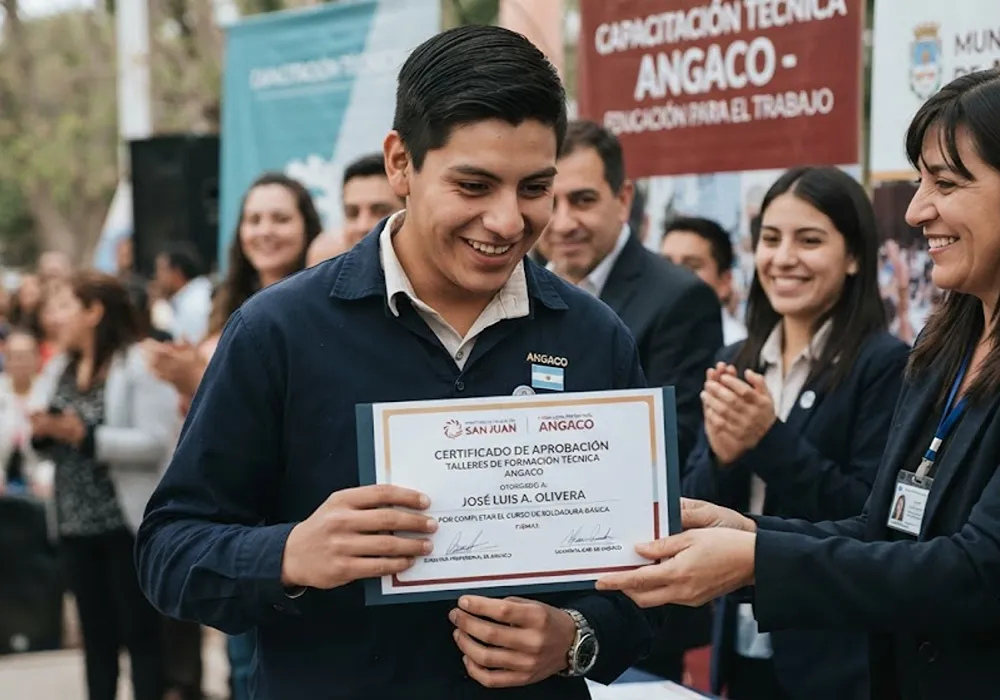 Joven egresado de los talleres de capacitación técnica en el departamento Angaco. 