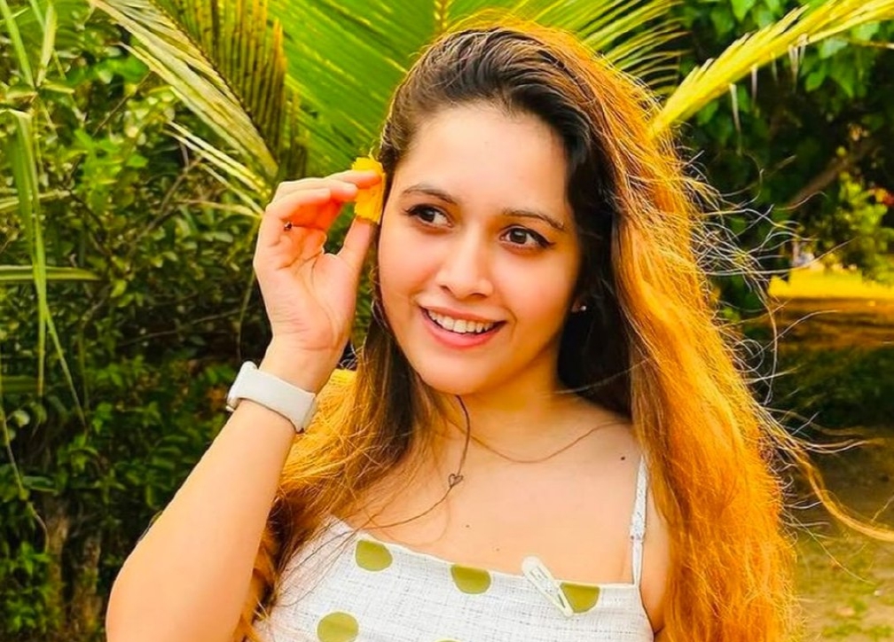 Horny Tiktoker Viral Full Nude with Full Face Hard Fingerring