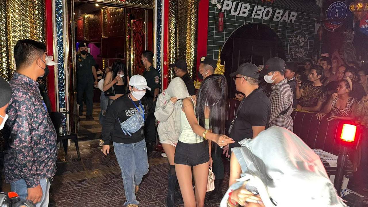 Phnom Penh Police Raid Two Bars on Street 130 Detain 37 in Trafficking Probe 2026 67888