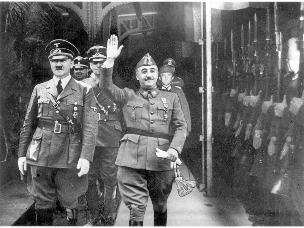 Franco saluda en presencia de Hitler durante su encuentro en Hendaya, en octubre de 1940