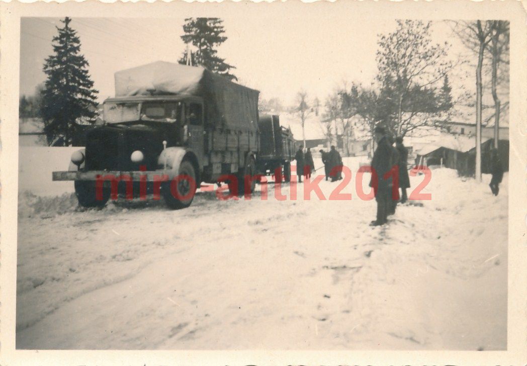 Foto, Wehrmacht, Lkw auf der Landstraße in Loděn