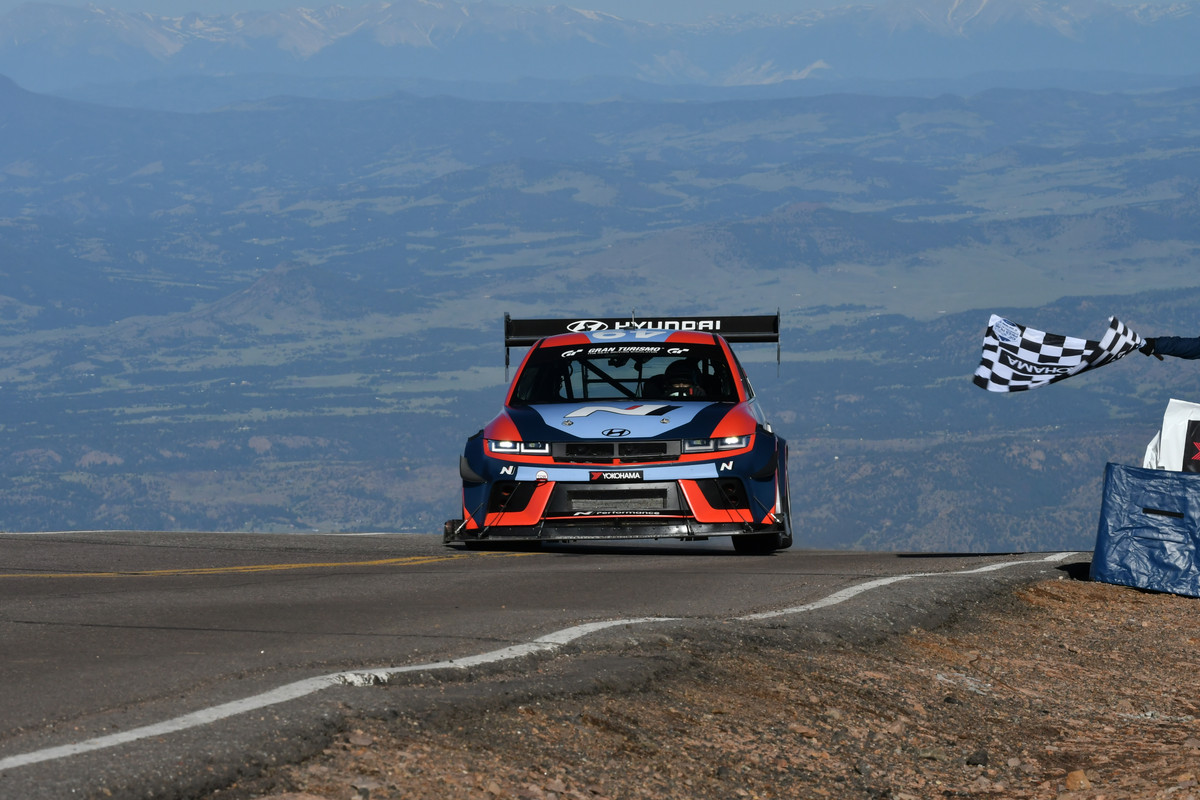 60183-HyundaiMotorsIONIQ5NSetsBenchmarkforCrossoverEVsatPikesPeakInternationalHillClimb