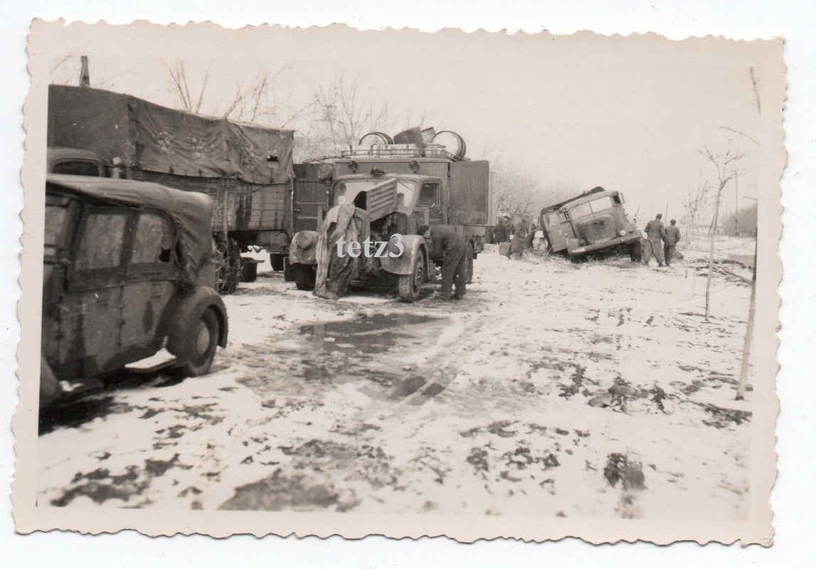 Russland Ukraine Rückzug Dnjepropetrovsk Technik Lkw Laster Sdkf