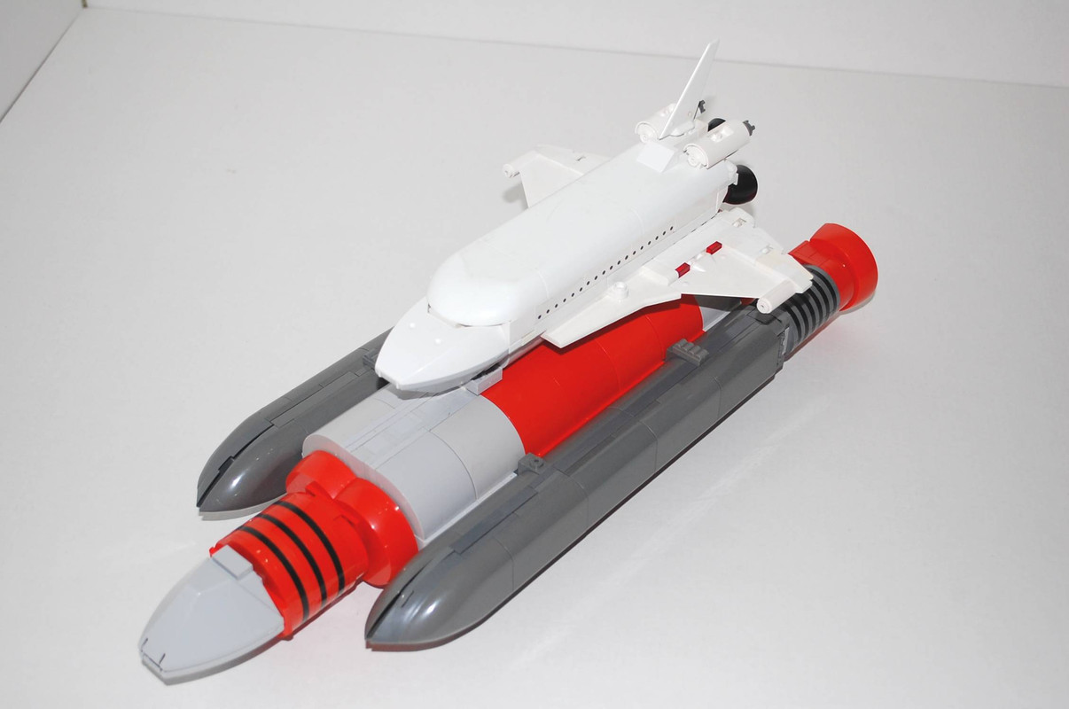 Lanzadera Challenger y torre de lanzamiento 18