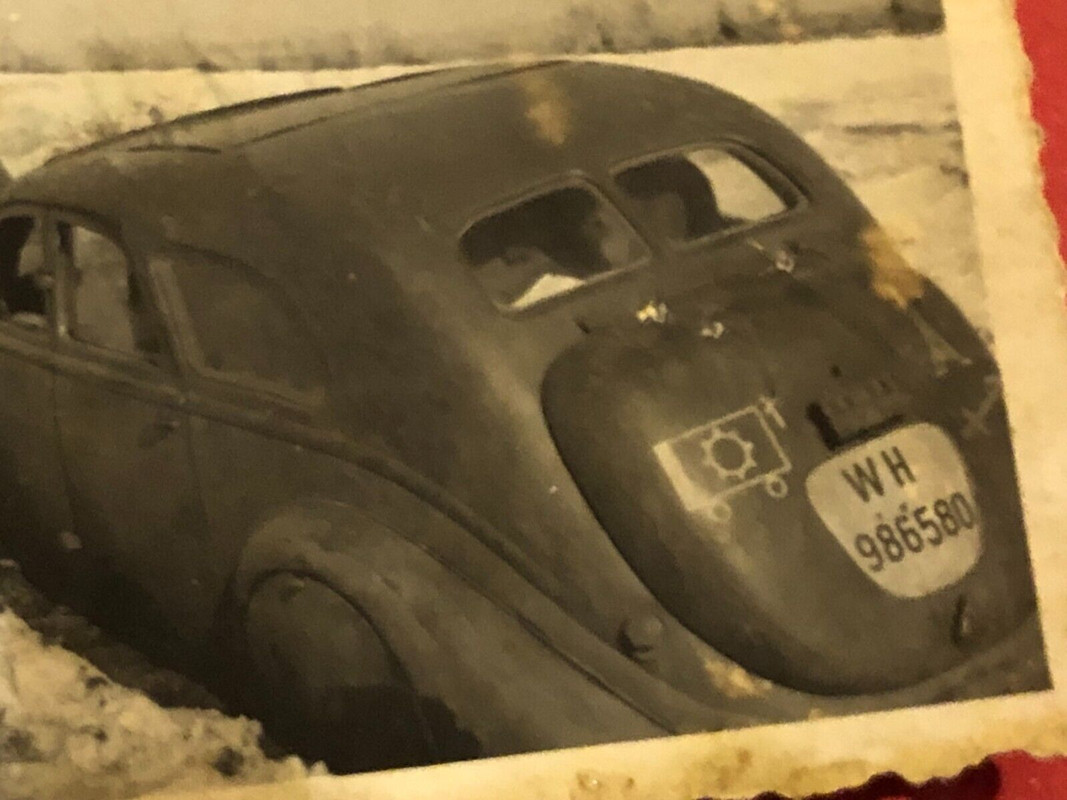 WH Kübelwagen, taktische Zeichen 23. Panzerdivision, Eiffelturm Mariopol Stalino (2)