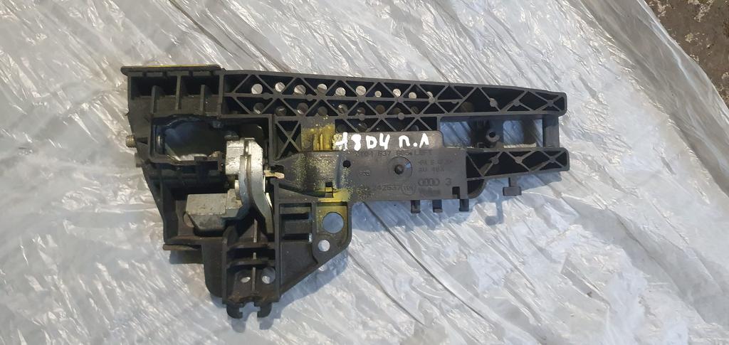 Кронштейн дверной ручки