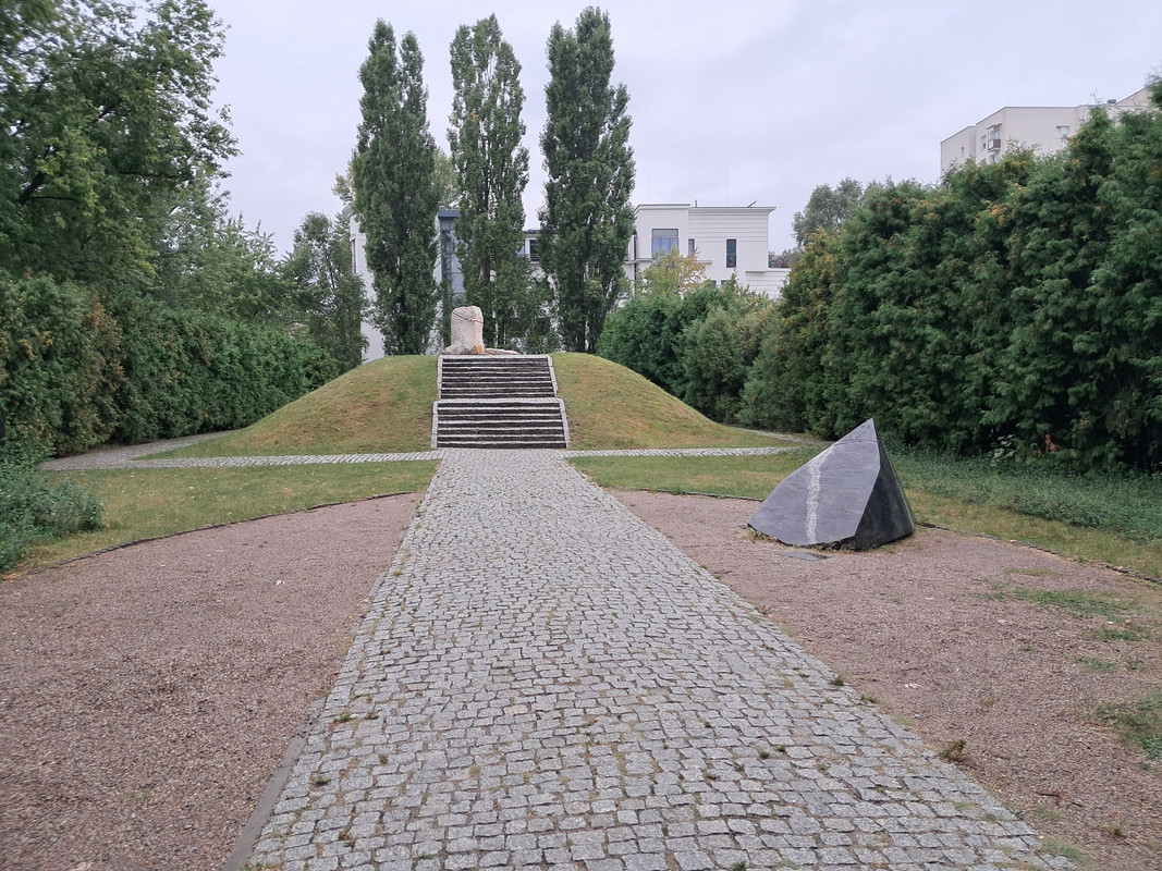 Varsovia 2024 la ciudad Fénix que resurgió de sus cenizas. - Blogs of Poland - Dia 2-Museo del alzamiento, museo Polin y gueto judío (29)