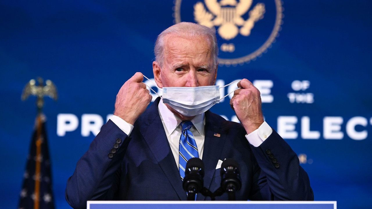 Biden declara que es un “deber patriótico” vacunarse, ante aumento de Ómicron