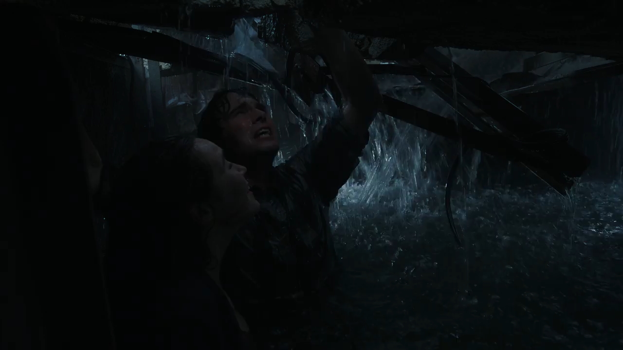 Into the Storm 2014 BluRay [Hindi + English] 480p 720p ESub Screenshot