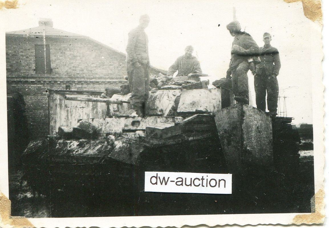 23 Pz Div , Panzer mit Seitenschürzen am 6.3. 19