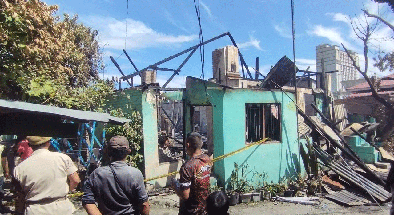 Kebakaran Hebat Melanda 28 Rumah Warga di Kota Medan Kebakaran Hebat Melanda 28 Rumah Warga di Kota Medan