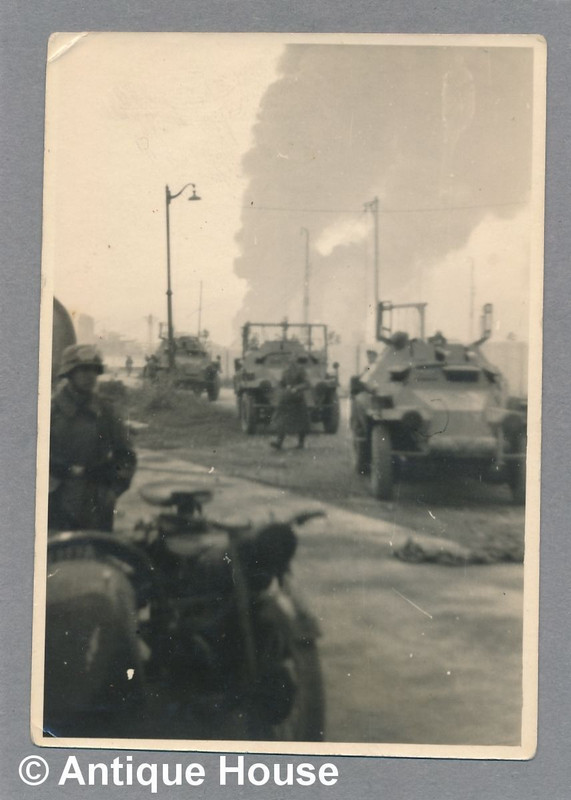 Foto WK II Wehrmacht Gruppe Panzerspähwagen Hint