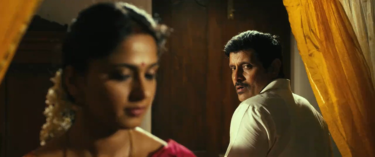 Thaandavam 2012 BluRay [Tamil] 480p, 720p ESub Screenshot