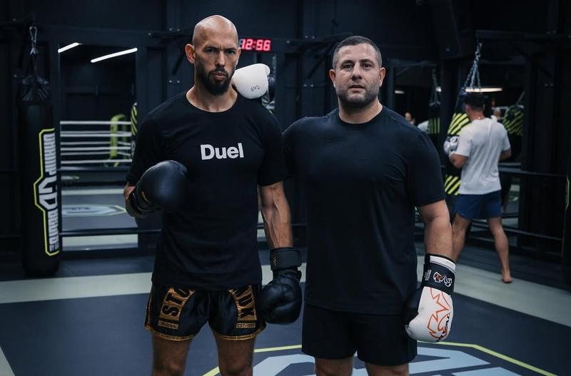 Гьокхан Саки влезе в лагера на Андрю Тейт