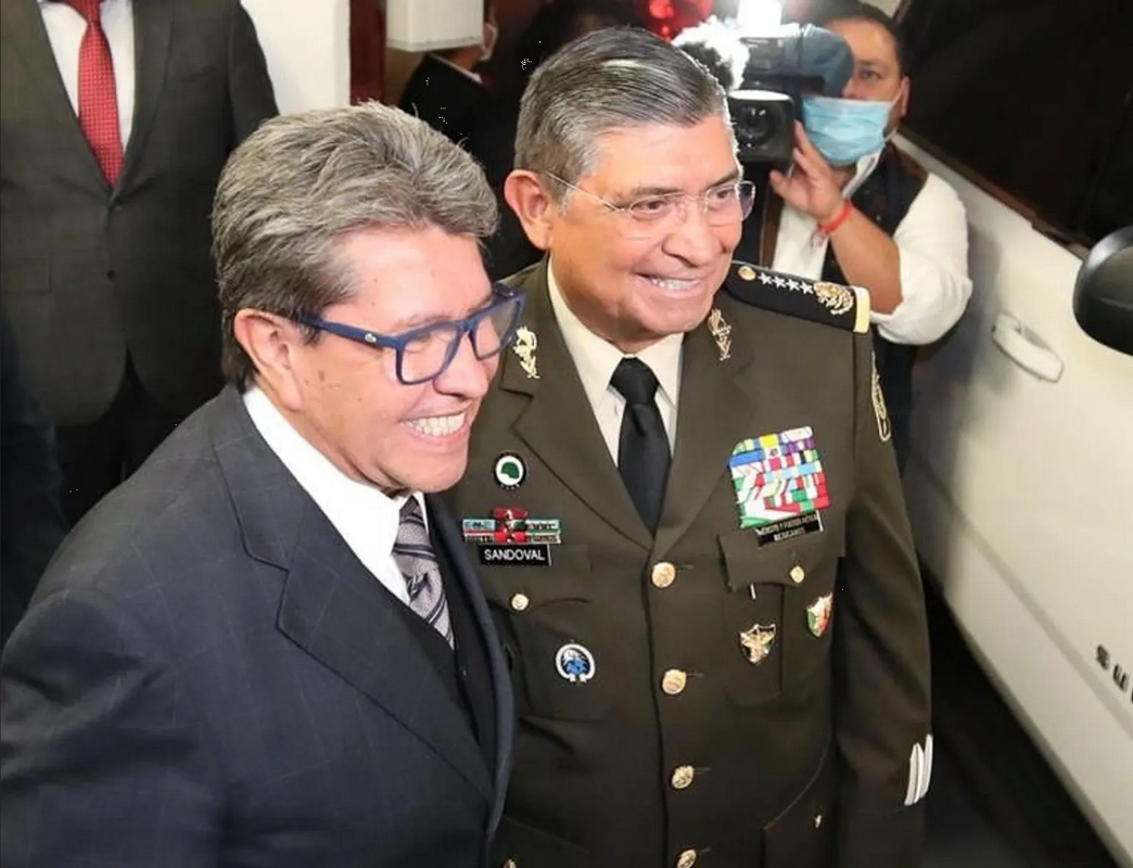 Refrenda Monreal su confianza en la Sedena