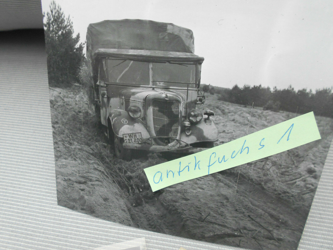 WH-Militär-LKW mit schönem Tarnanstrich im Kurland-Kessel 1945