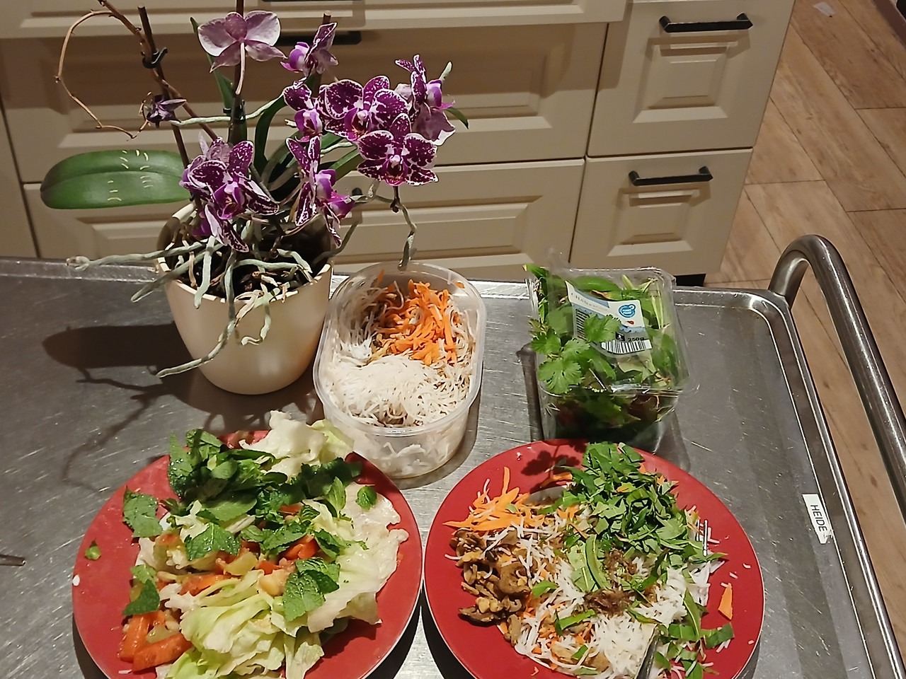 [Image: LVEG-MAI-GOI-CUON-TEMPE-RAU-RAM-260117.jpg]