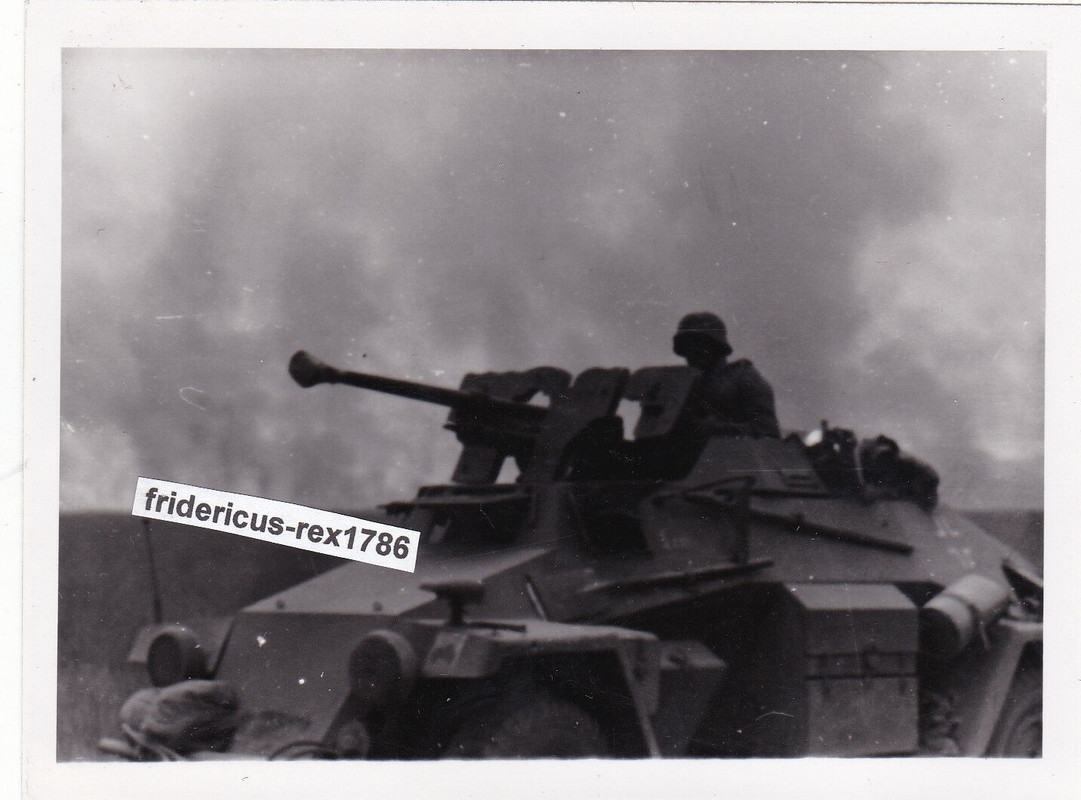 Foto elitesoldaten Sd.Kfz.221 mit 2.8cm Panzerbüchse 41 Unterneh