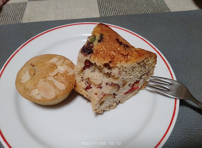 https://i.postimg.cc/c456C1tj/muffin-kuglofszelet-20251105.jpg
