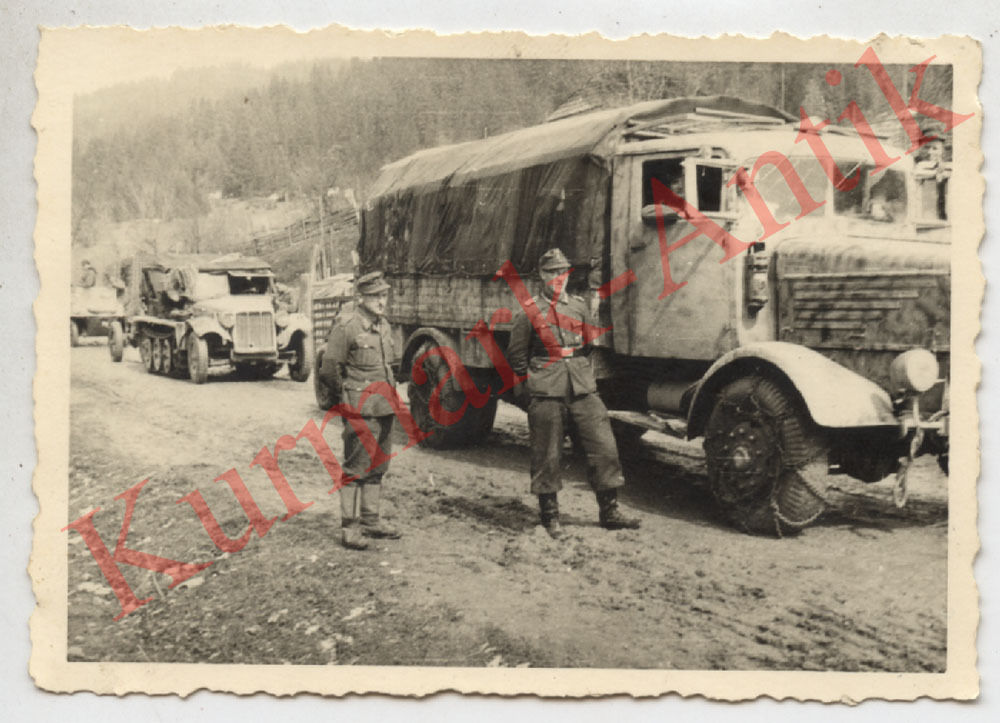 Foto Wehrmach 1944 - 45 LKW Panzer Reg. Büssing 