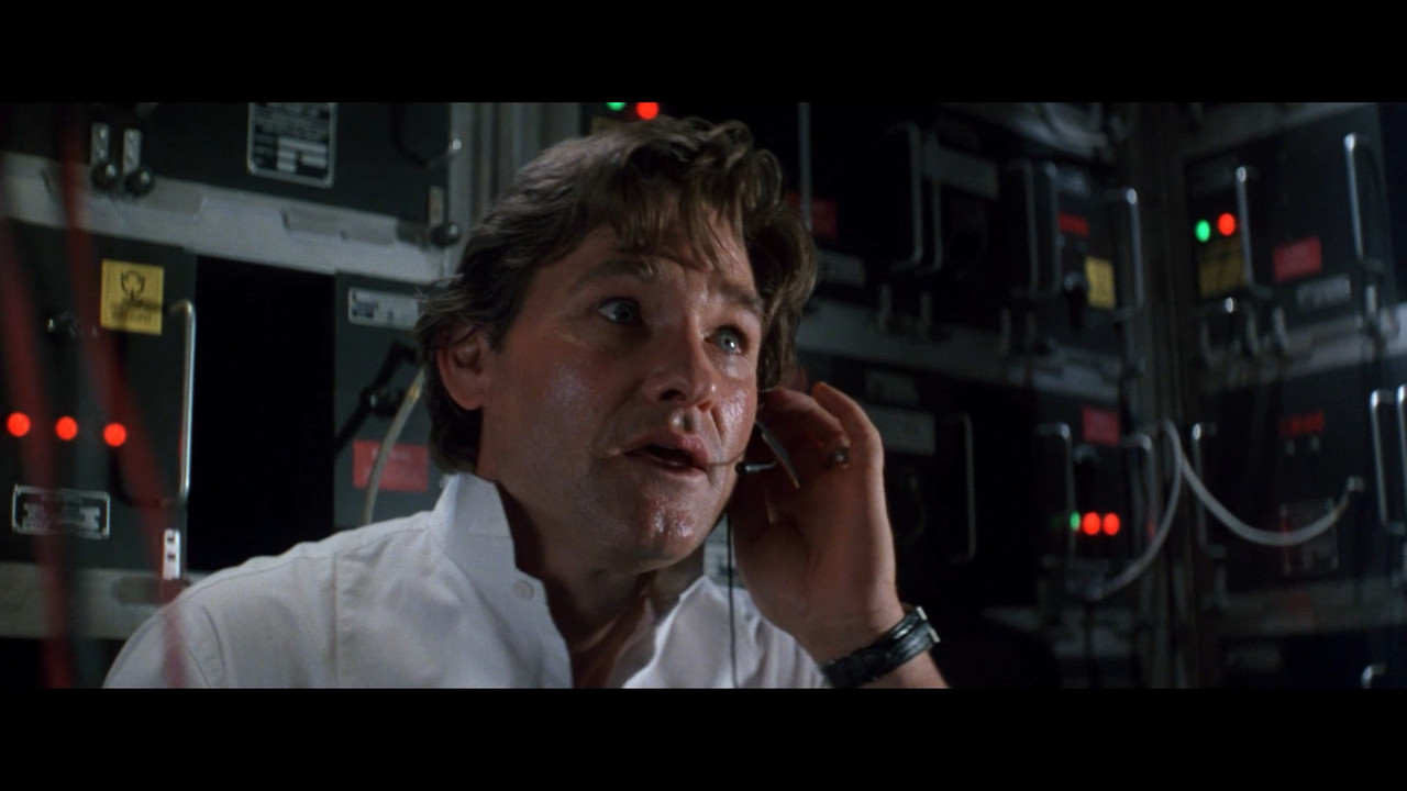 cap_Executive Decision (1996) Dual Sub 1080p_01_42_52_17