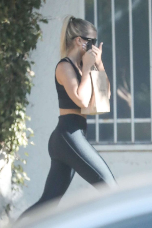 sofia-richie-friendshouse-05
