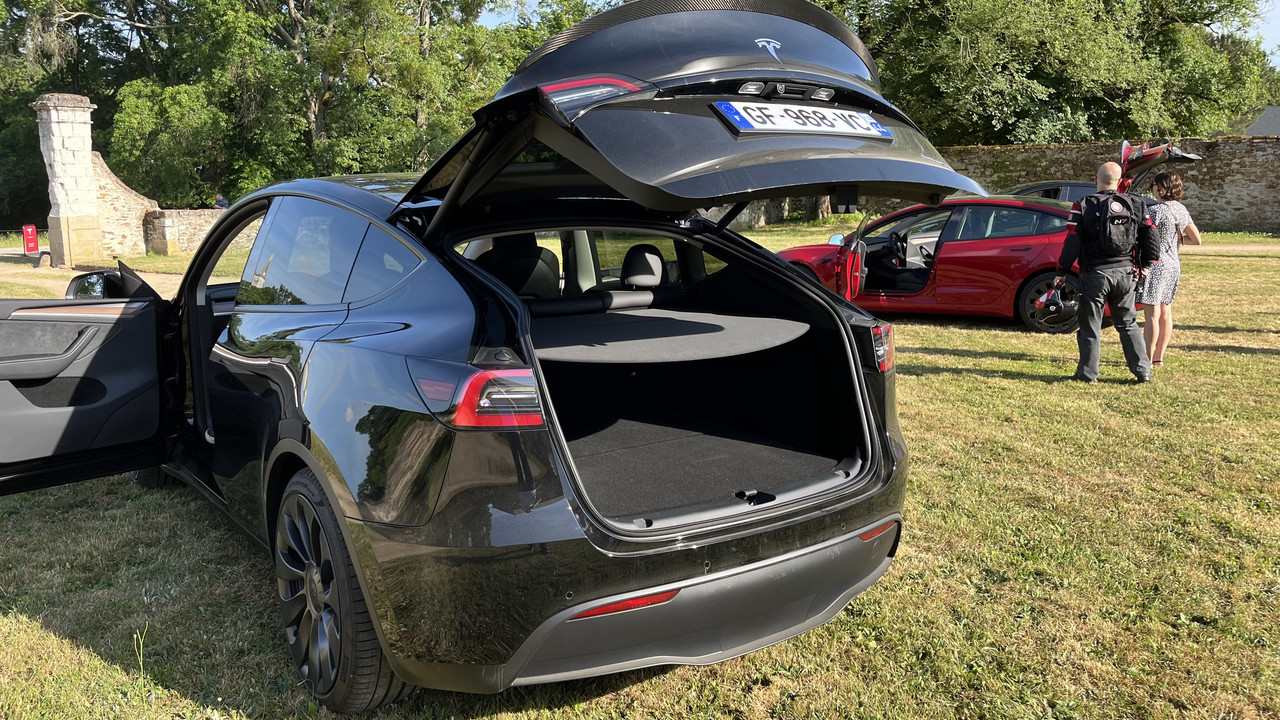 FE8EAD6E-3FE2-4942-BE0A-6B8E6ADE1156