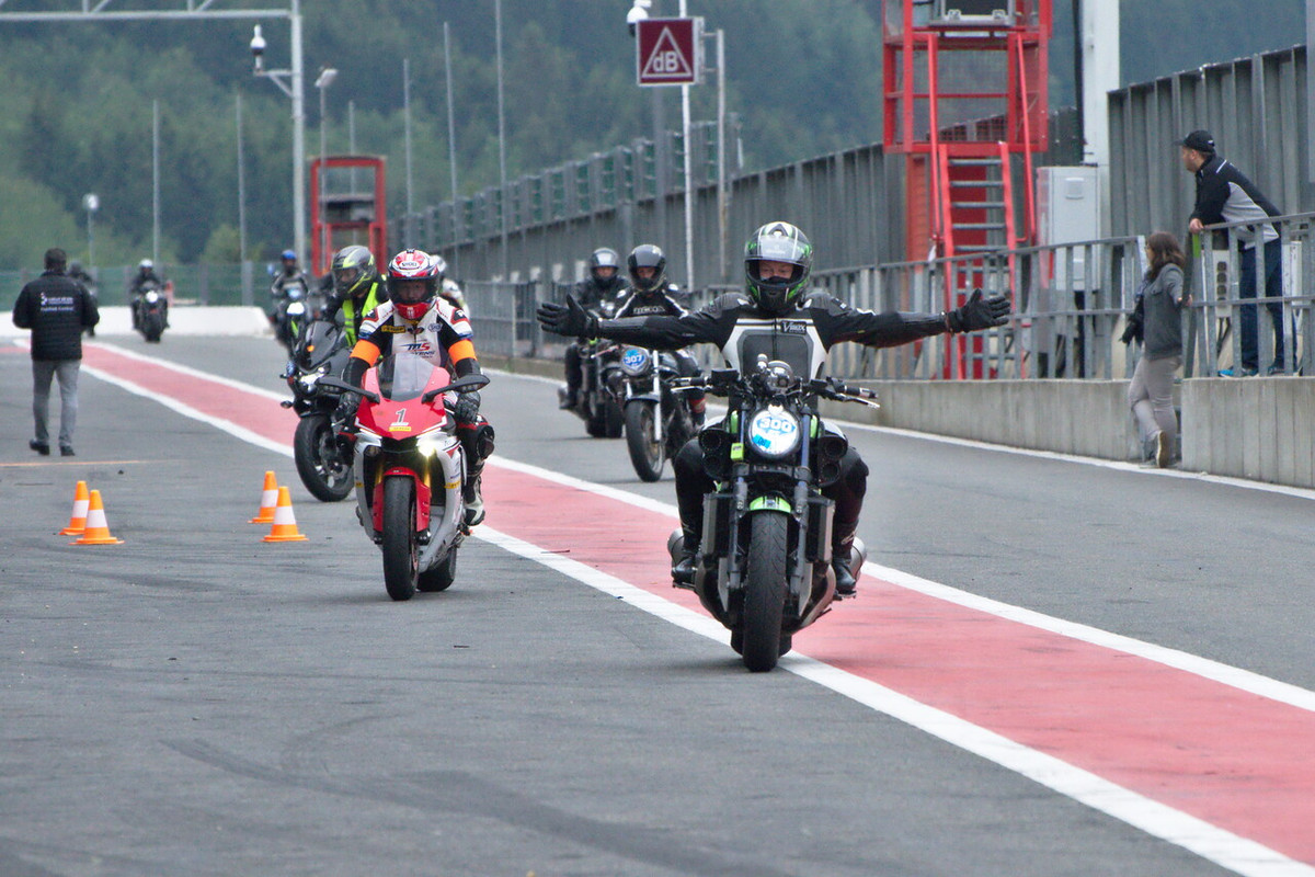 Une journée de roulage à SPA FRANCORCHAMPS - Page 2 R-DSC3232