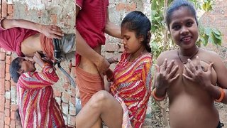 Bihari girl took her lover’s penis behind the house and sucked her bangle