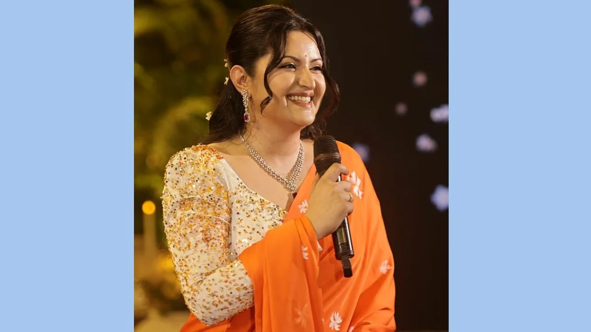 পরীমনির জন্য বিমানে করে  শিউলি ফুল, রহস্যের জবাব দিলেন নায়িকা