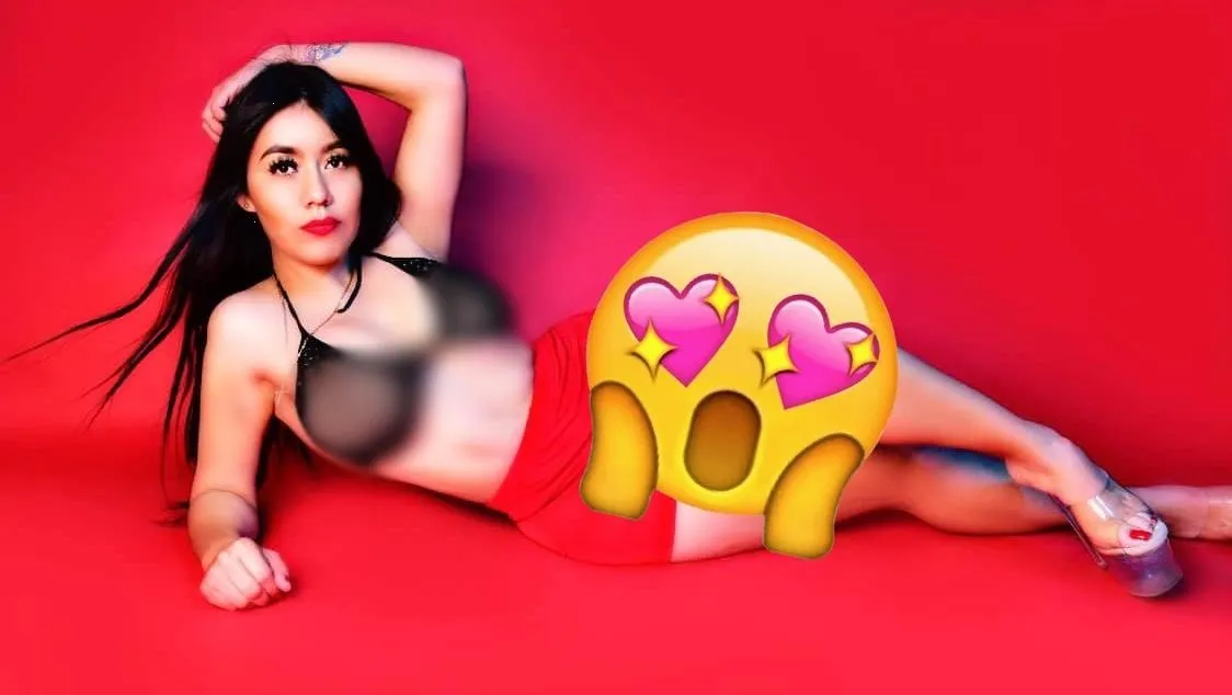 La Pompis celebra que es famosa con atrevida selfie frente al espejo