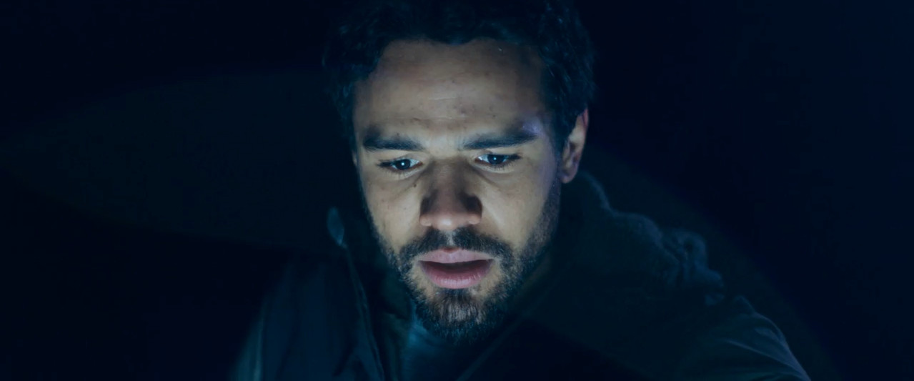 Passenger 2026 WebRip [Hindi + English] 480p 720p ESub Screenshot