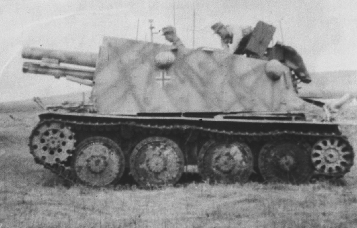 Der Sturmpanzer führte ein 15cm Infanteriegeschütz sIG 33