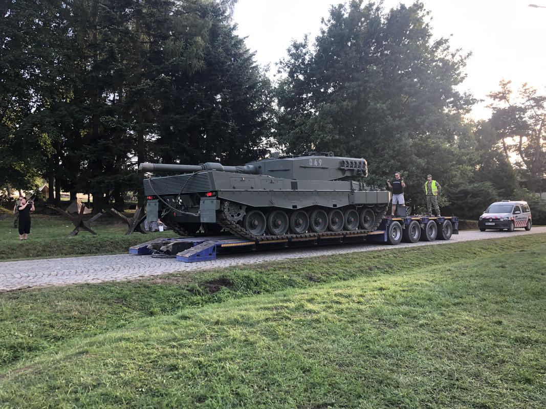 B8186809-D5A6-4089-AA68-1E1D2D9285C3