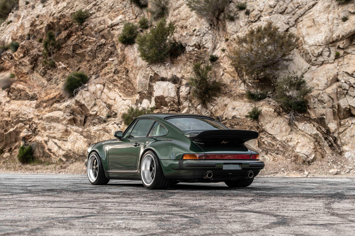 1990-Porsche-911-Classic-Turbo-Reimagined-by-Singer-2-2048x1365.jpg