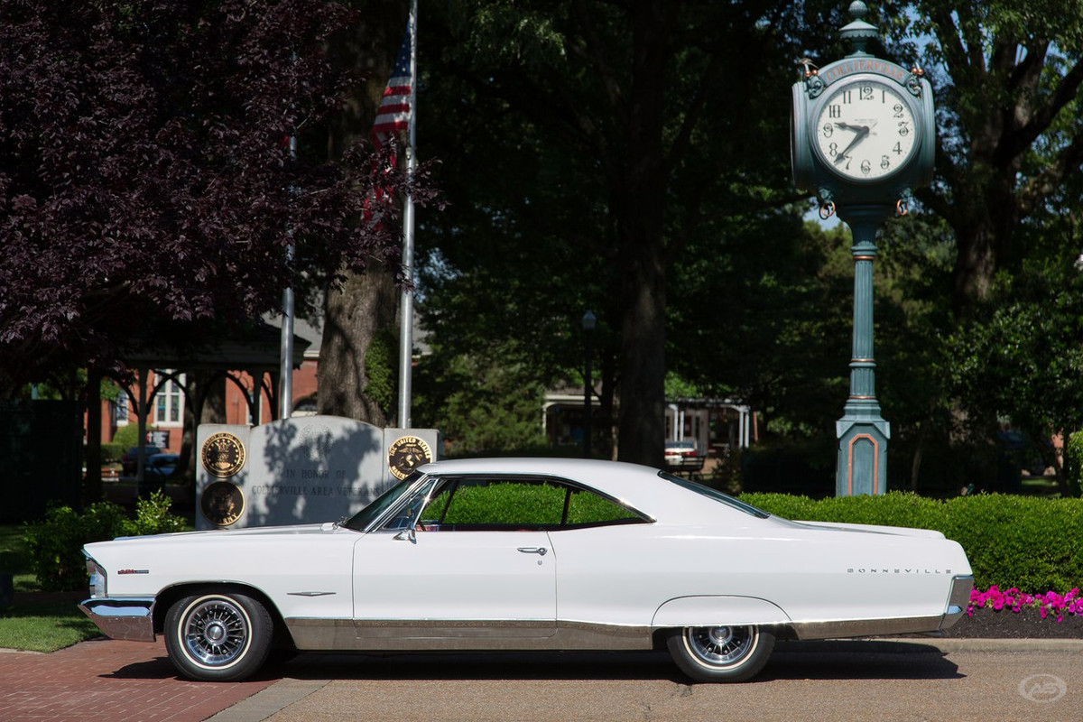 1965 Pontiac Bonneville 4