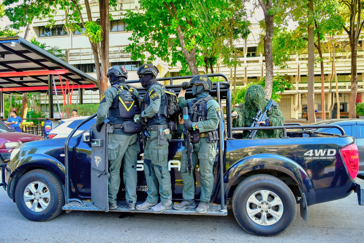 LINE_ALBUM_หนีซ่อนสู้มอดินแดง_250110_1_0