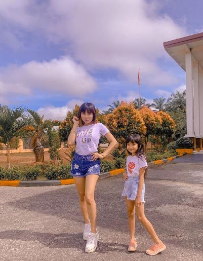 Eva dan putrinya