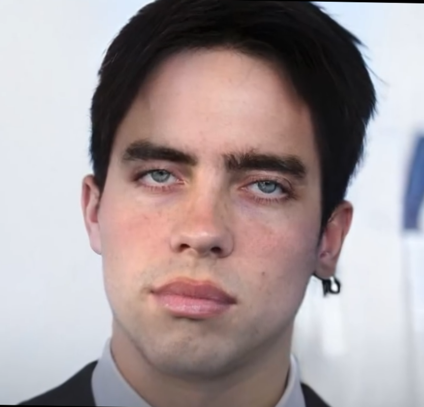 Billie-eilish-travesti.png