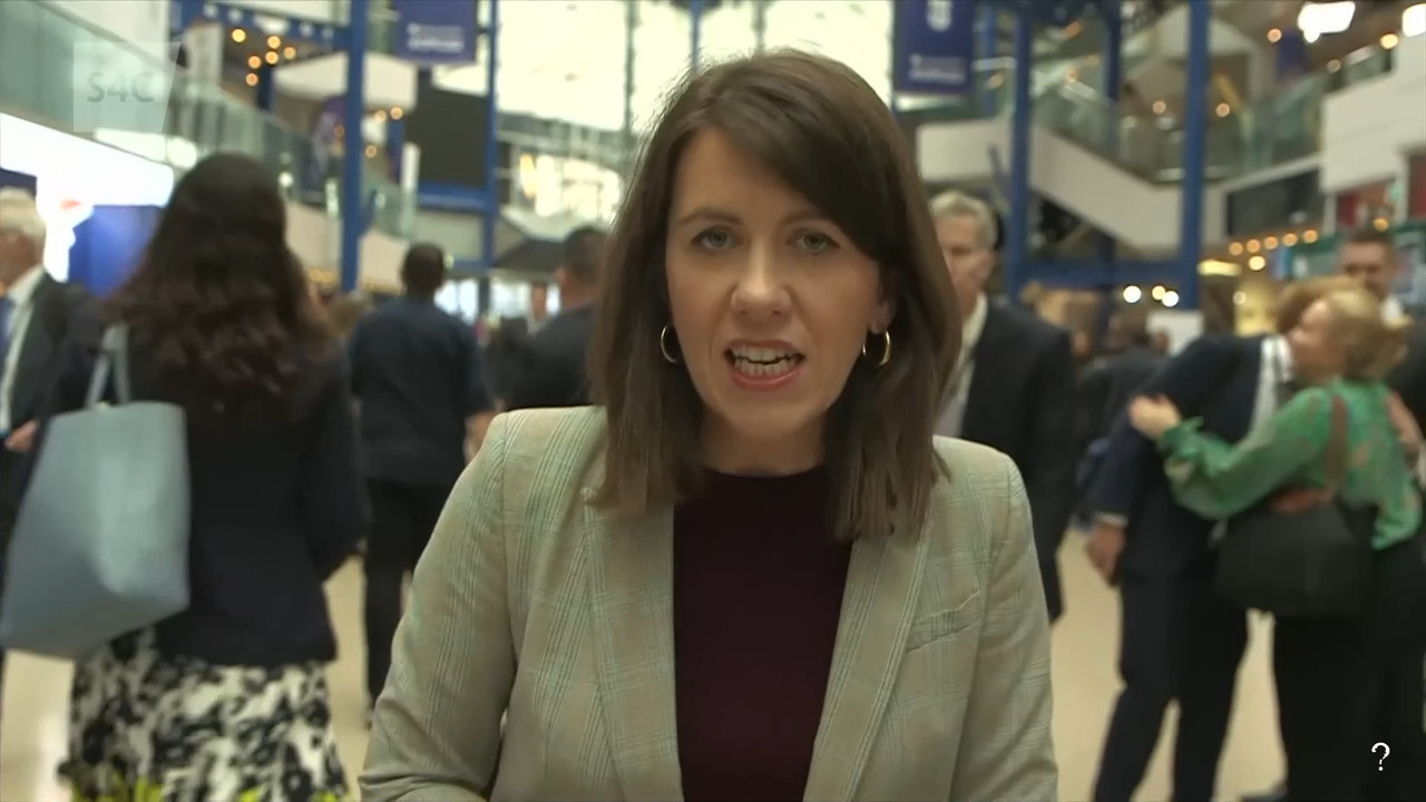 10.03 - 19.00.00 - New  Heno. Rhaglen gylchgrawn nosweithiol gyda str....ts_snapshot_00.35.10.027