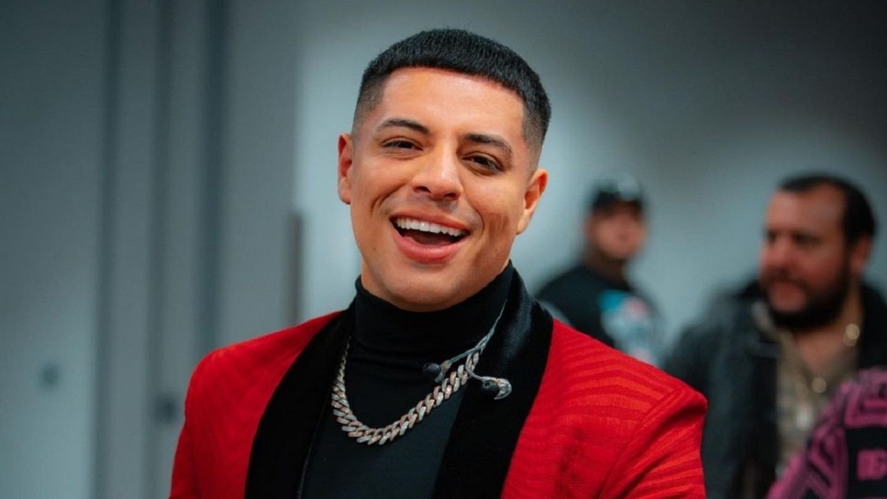 ¿Cuáles son las riquezas y lujos de Eduin Caz, líder de Grupo Firme?