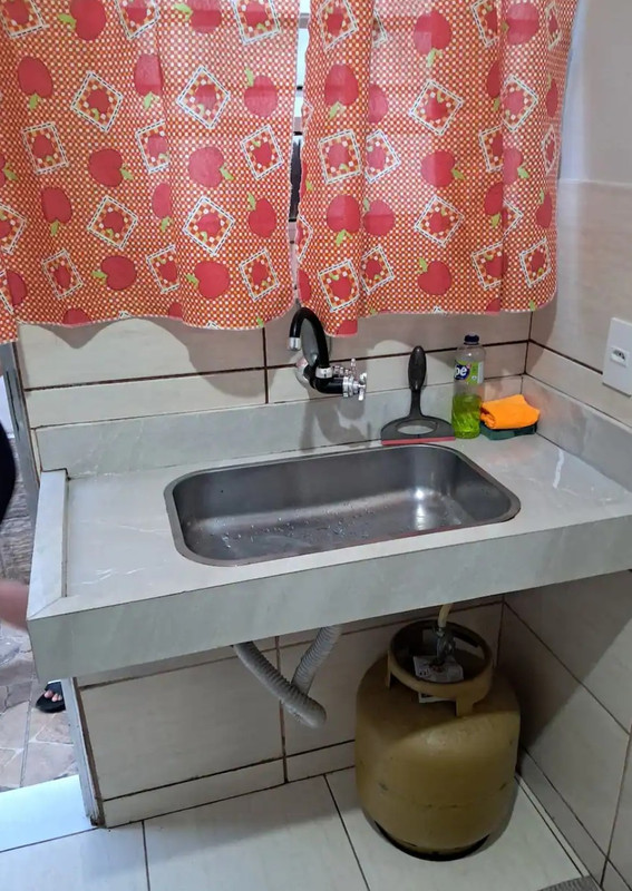 Corredor de acesso à kitnet Campinas