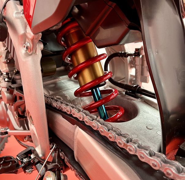 1Showa-Factory-A-Kit-Suspension-for-Honda-CRF-bikes-605x588