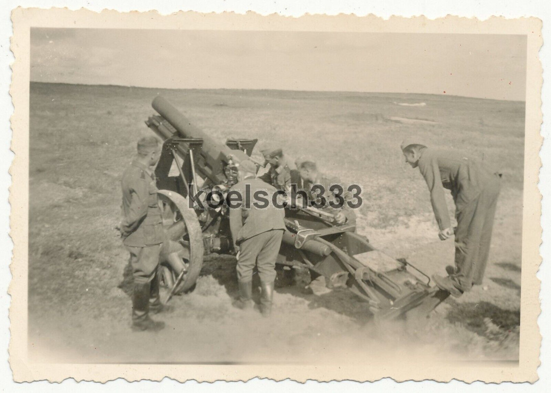 Foto Kanoniere am 15cm Infanteriegeschütz 33 an der Ostfront in Russland 1941