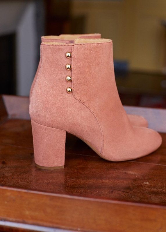 E9706CE3-0D26-4BD3-8332-01E213C8F2F5