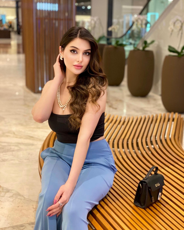 حنين حمندوش تُثبت أنها أيقونة للموضة في جلسة تصوير مميزة  Haneen-hamandosh-1718039836952
