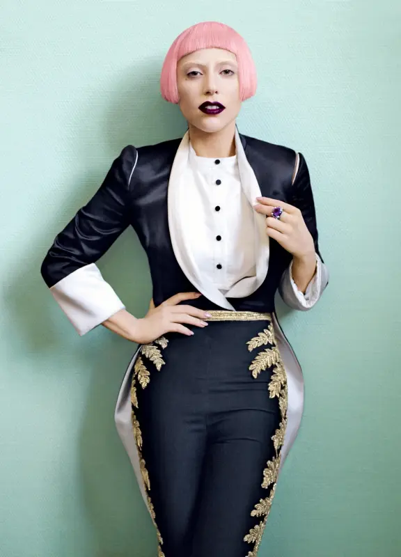 Vogue-2011-02.webp