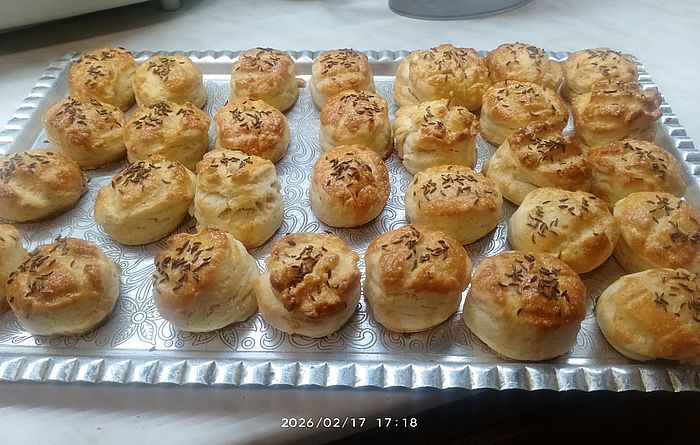 https://i.postimg.cc/c4QQJBZc/zsiros-pogacsa-20260217.jpg